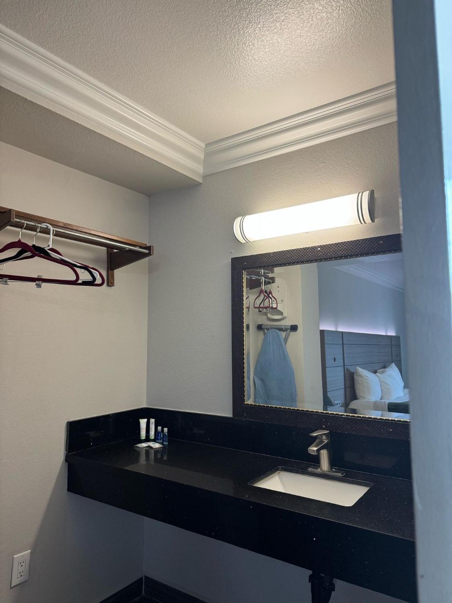 Rodeway Inn Ventura Exteriör bild